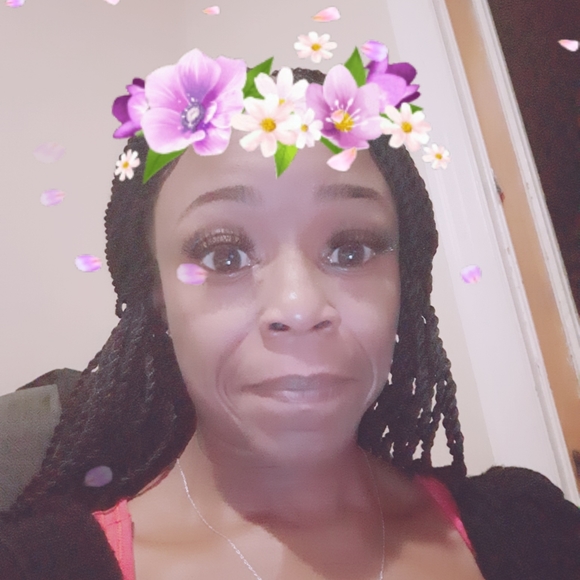 Meet your Posher, Nicole - Picture 11 of 16